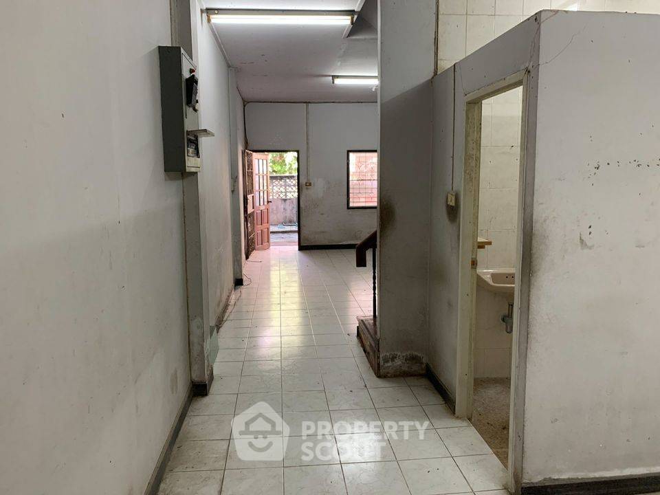 picture 4-BR Townhouse near MRT Fai Chai (ID 2229688) - 11/19