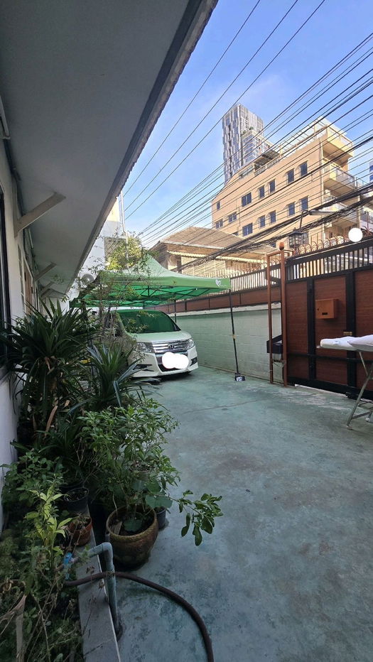 picture ST175 Rare Freehold House for Sale in Silom Soi 26 – Private Residence in the Heart of Bangkok - 4/4