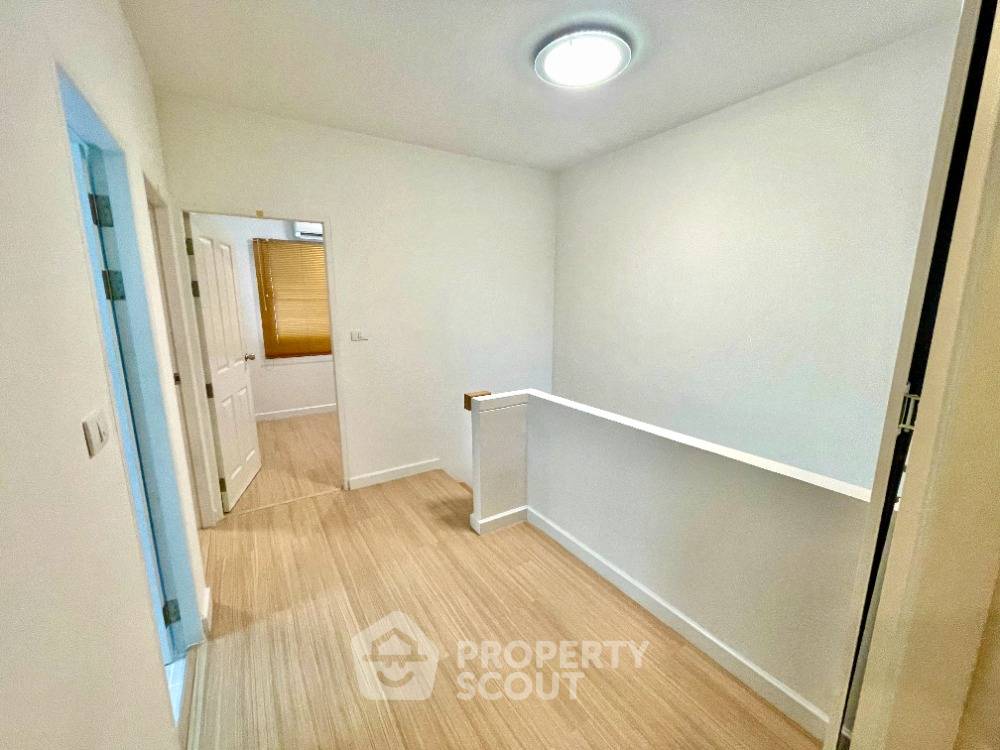 picture 3-BR Townhouse at Pleno Ramintra–Wongwaen in Sam Wa Tawan Tok (ID 1735569) - 16/20