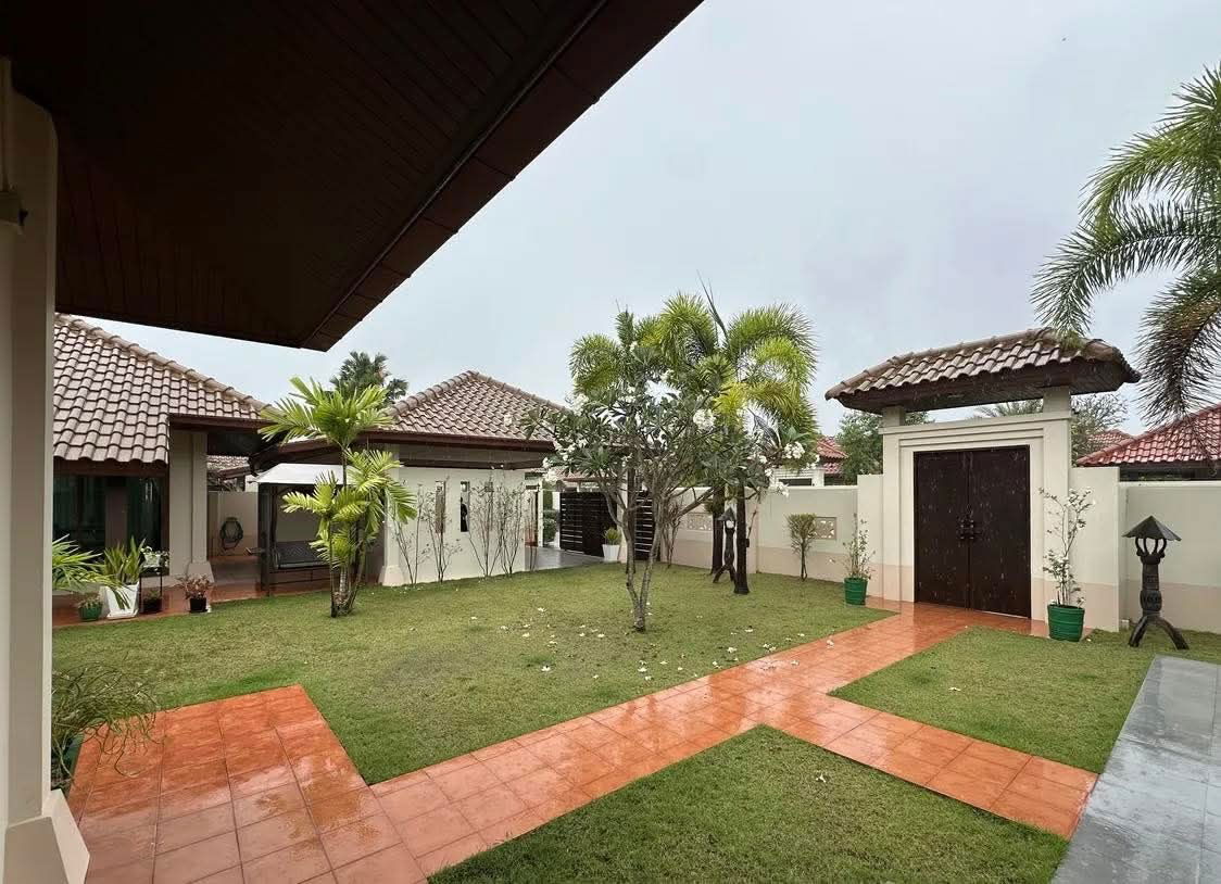 picture Resort-style detached house in the luxury project Baan Balina 4  For  For Rent - 1/14