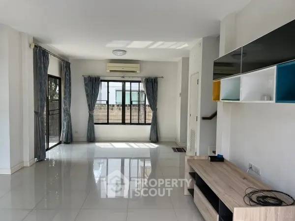 picture 3-BR House at Saransiri Phaholyotin - Saimai in Sai Mai (ID 2234511) - 10/24
