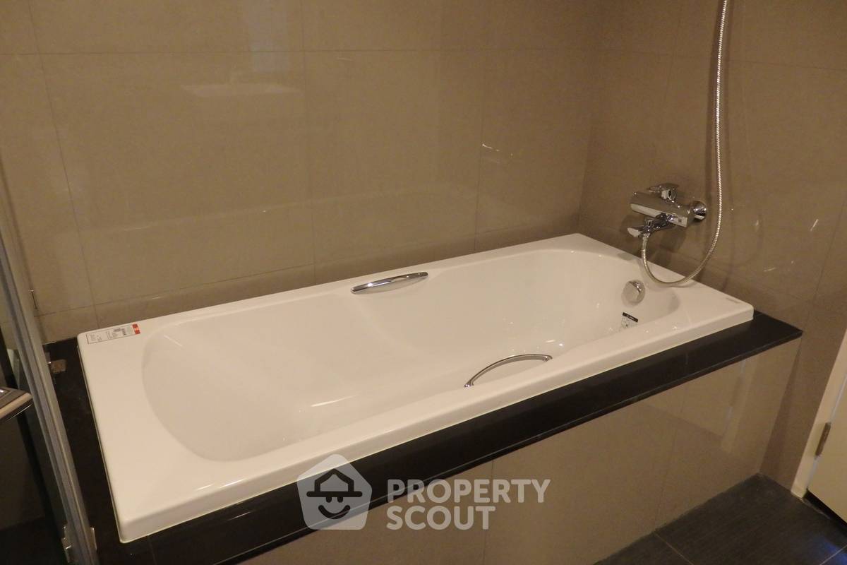 picture 2-BR Condo at The Crest Sukhumvit 34 near BTS Thong Lor (ID 887190) - 4/17