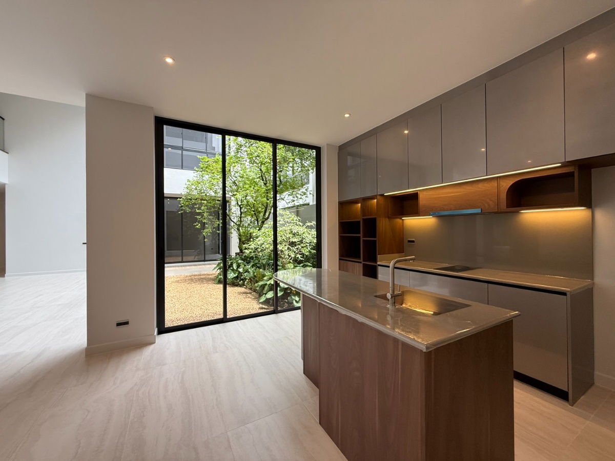 รูป บ้านหรู 3 ชั้น พร้อมลิฟท์ ทำเลกรุงเทพกรีฑา ราคาพิเศษปิดโครงการ  - รูปที่ 8/19