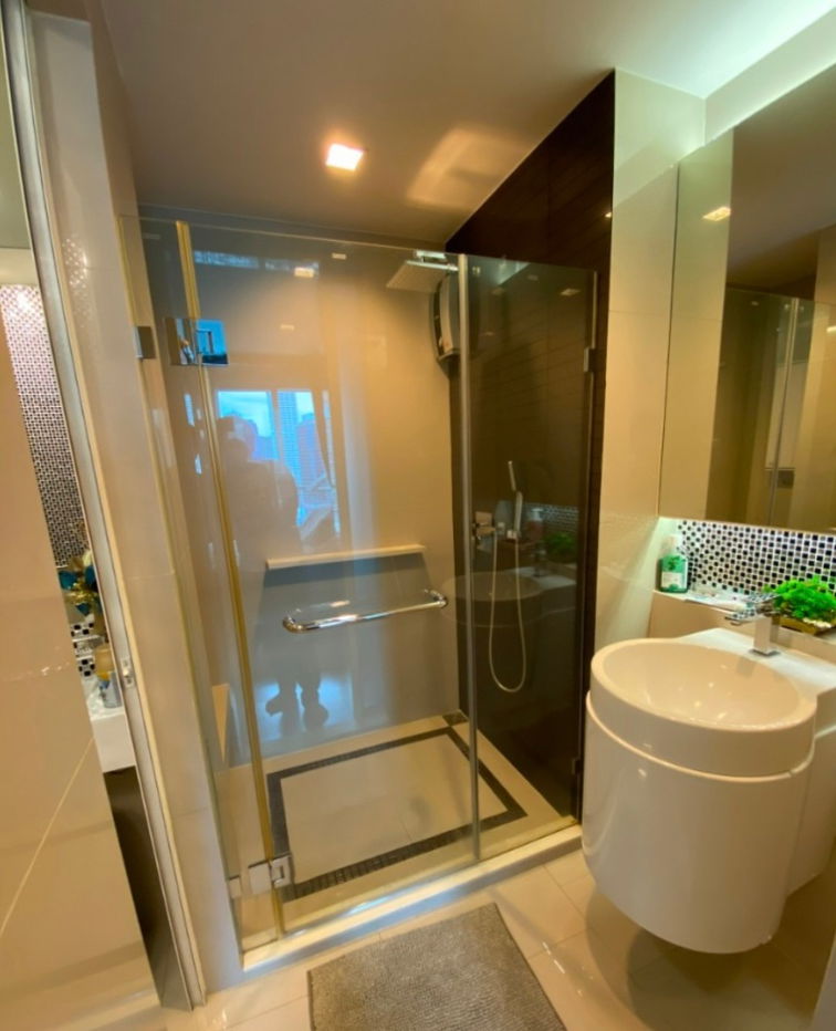 picture For sale: Rhythm Sathorn, beautiful, good location, ready to move in, near BTS Saphan Taksin. Interested? Add me on Line @841qqlnr - 10/18