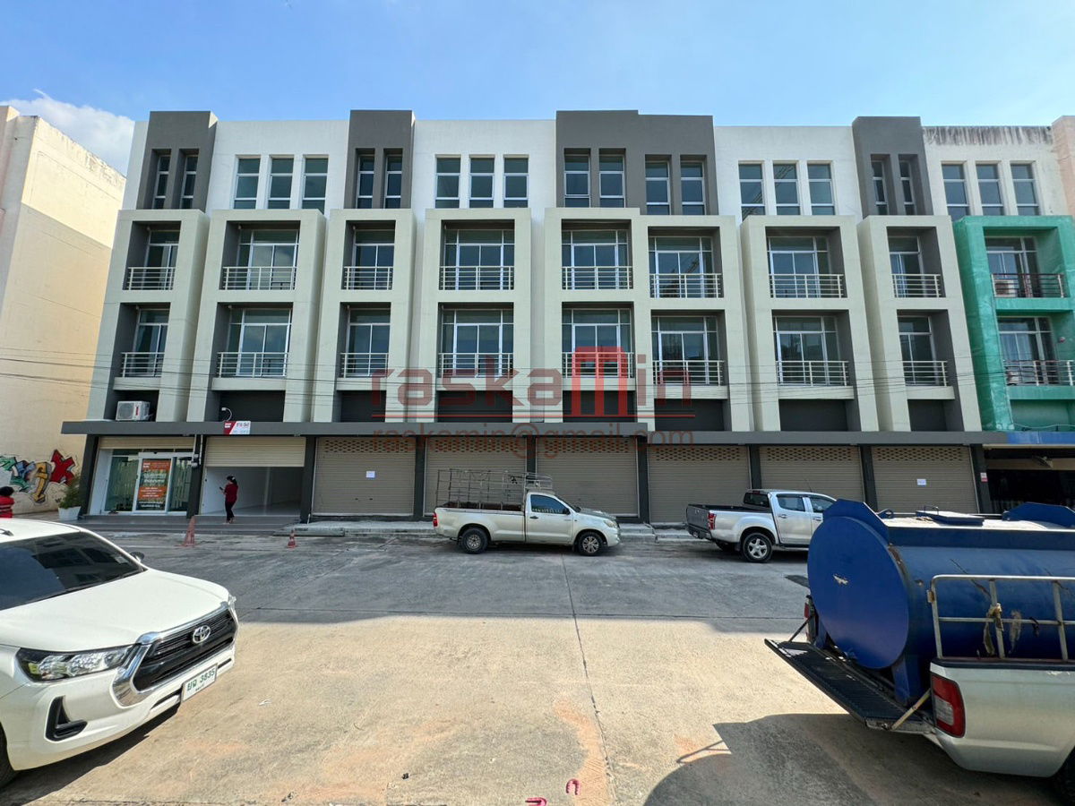 picture For Sale: 4-Storey Building on Thep Prasit Road, Pattaya - 1/14