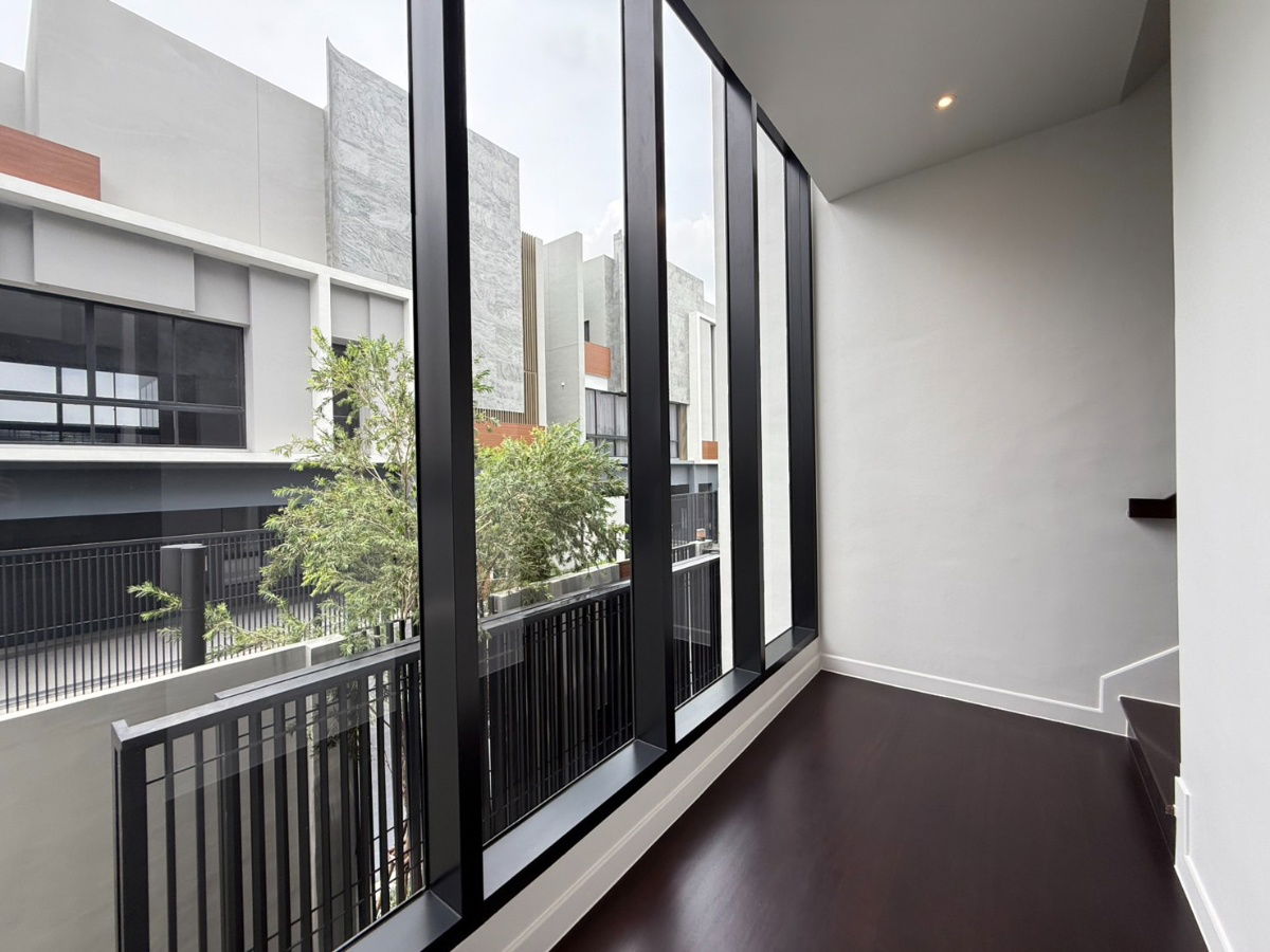 รูป บ้านหรู 3 ชั้น พร้อมลิฟท์ ทำเลกรุงเทพกรีฑา ราคาพิเศษปิดโครงการ  - รูปที่ 11/19