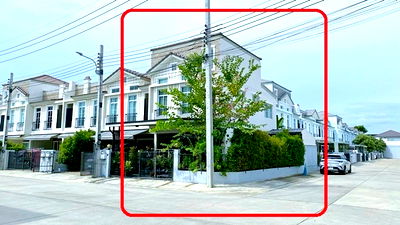 เช่าทาวน์โฮม วิทยาลัยนานาชาติราฟเฟิลส์ : ให้เช่า คฤหาสน์หรู ทาวน์โฮม 3 ชั้น หลังมุม หรูหรา 42 ตร.วา. 482 ตร.ม. พร้อมสนามหลังบ้าน อินดี้ 2 บางนา รามคำแหง 2 MRT ศรีเอี่ยม 4.2 กม.