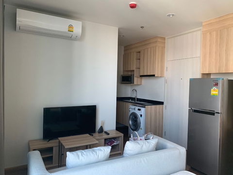 WS2042 🏢 For rent Noble Revolve 2 corner room near MRT Cultural Center, only 13,000 baht/month.