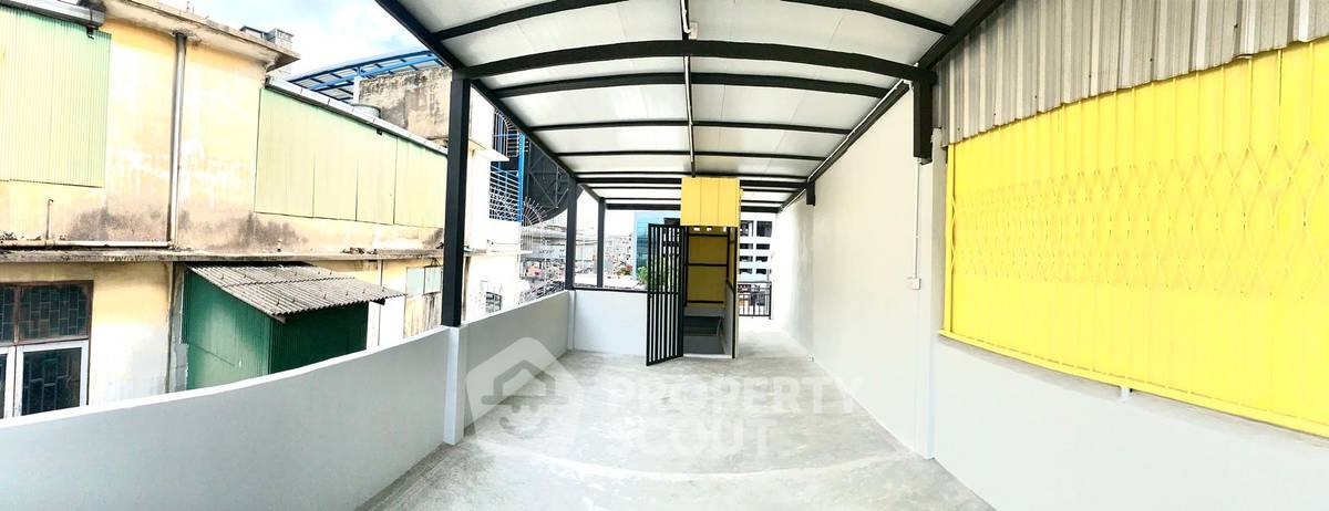 picture 2-BR Townhouse near MRT Bang Yi Khan (ID 2229687) - 39/44