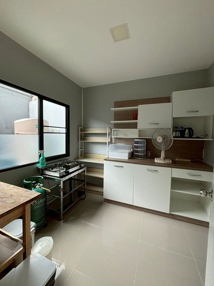 รูป 🏠 ให้เช่าทาวน์โฮม 2 ชั้น หมู่บ้านสิริเพลส รังสิต-คลองสอง ✅ พร้อมเข้าอยู่ | เฟอร์ครบ | อินเทอร์เน็ตฟรี - รูปที่ 4/10