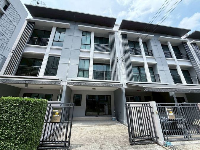 Call : 091-060-1637 บ้านกลางเมือง รัตนาธิเบศร์ ขายทาวน์โฮม 3 ชั้น หน้ากว้าง 5 เมตร 18.1 ตารางวา 3 ห้องนอน 3 ห้องน้ำ ใกล้ MRT แยกนนทบุรี 1