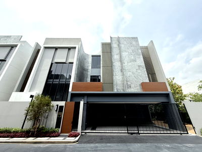 Houses for sale : THE LAST OPPORTUNITIES! BUGAAN KRUNGTHEP KREETHA 655 SQM.