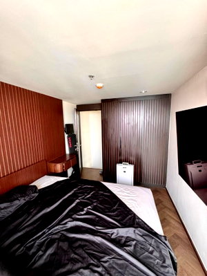 ขายคอนโด : Altitude Unicorn Sathorn Tha Phra【𝐒𝐄𝐋𝐋 & 𝐑𝐄𝐍𝐓】🔥มุมไหนก็มีคาแรกเตอร์ ห้องนี้ชัดเรื่องดีไซน์แต่ไม่ทิ้งฟังก์ชัน🔥  ติดต่อไลน์ไอดี: @hacondo