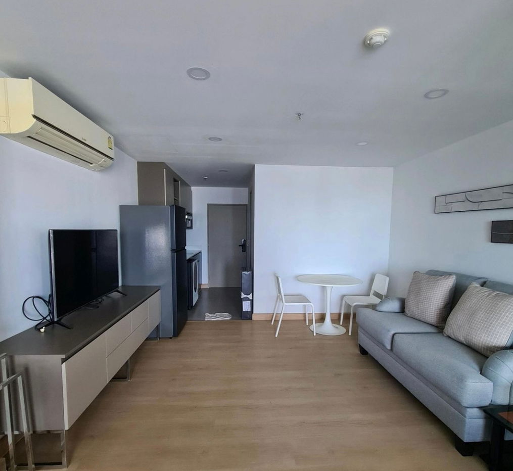 picture For rent: Sukhumvit Suite, beautiful, ready to move in, near BTS Bangna. Interested? Add me on Line @841qqlnr - 2/8