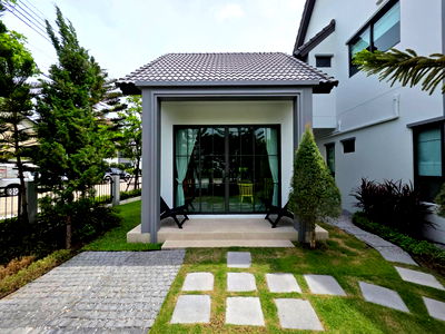 ขายบ้านเดี่ยว : บ้านเดี่ยวทำเลกรุงเทพกรีฑา แปลงมุม ที่ดินใหญ่ ติดสวน หลังสุดท้าย !!! 