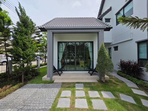 บ้านเดี่ยวทำเลกรุงเทพกรีฑา แปลงมุม ที่ดินใหญ่ ติดสวน หลังสุดท้าย !!! 