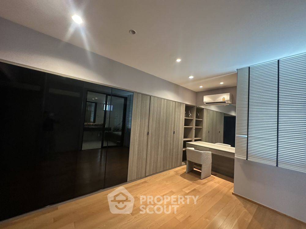 picture 3-BR Townhouse at Nirvana Define Srinakarin-Rama9 in Saphan Sung (ID 2150529) - 2/10