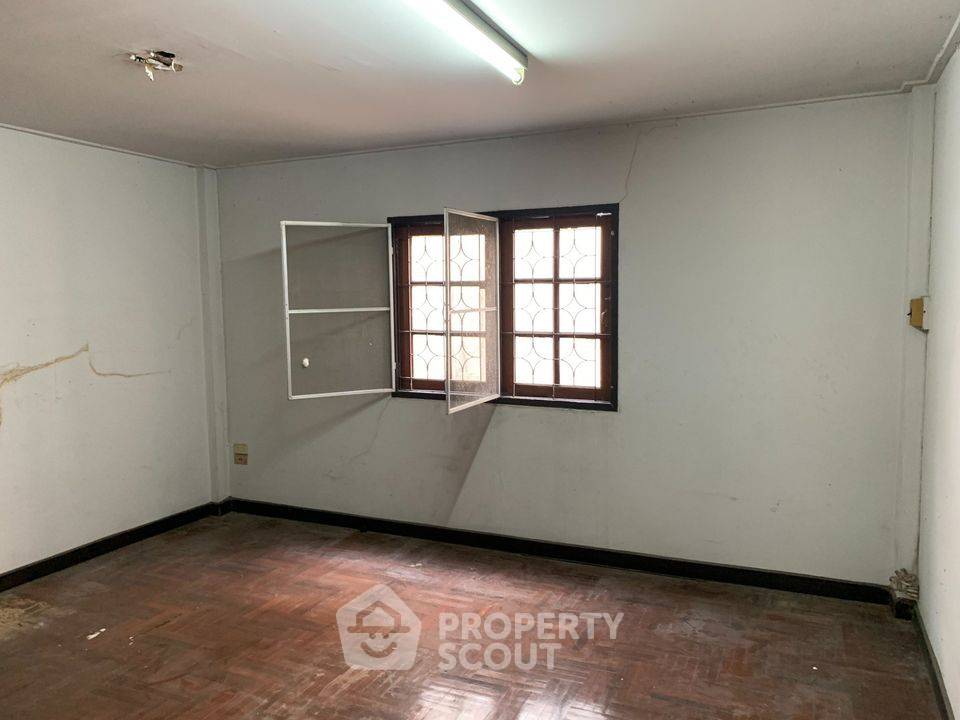 picture 4-BR Townhouse near MRT Fai Chai (ID 2229688) - 14/19