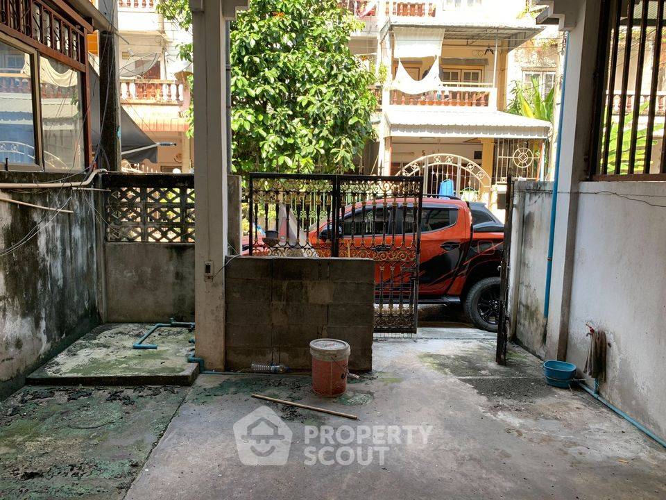 picture 4-BR Townhouse near MRT Fai Chai (ID 2229688) - 3/19