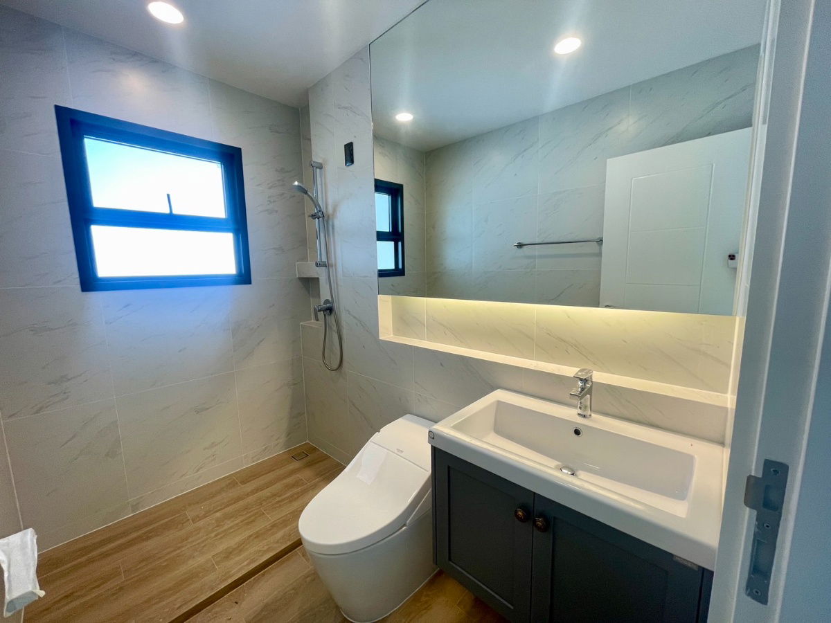 picture If you want a single-family home in a location close to the city, this is the place for you: "Setthasiri Ngamwongwan" - 8/8