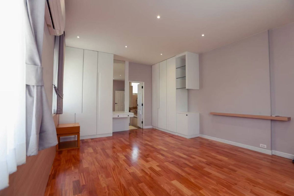picture * Golden Nakara Onnut 65 for Sale *  4 bedrooms 5 bathrooms  - 39/50