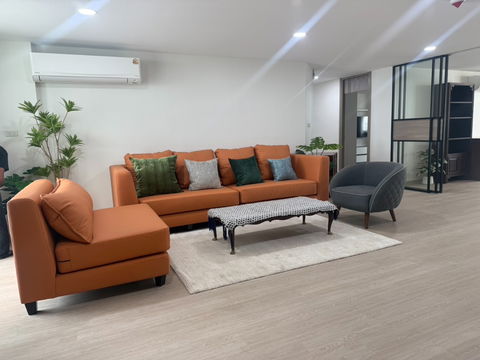 Grand Park View Asoke  A 32-storey building located in the heart of the city, close to MRT Phetchaburi, BTS Asoke, and Airport Rail Link .
