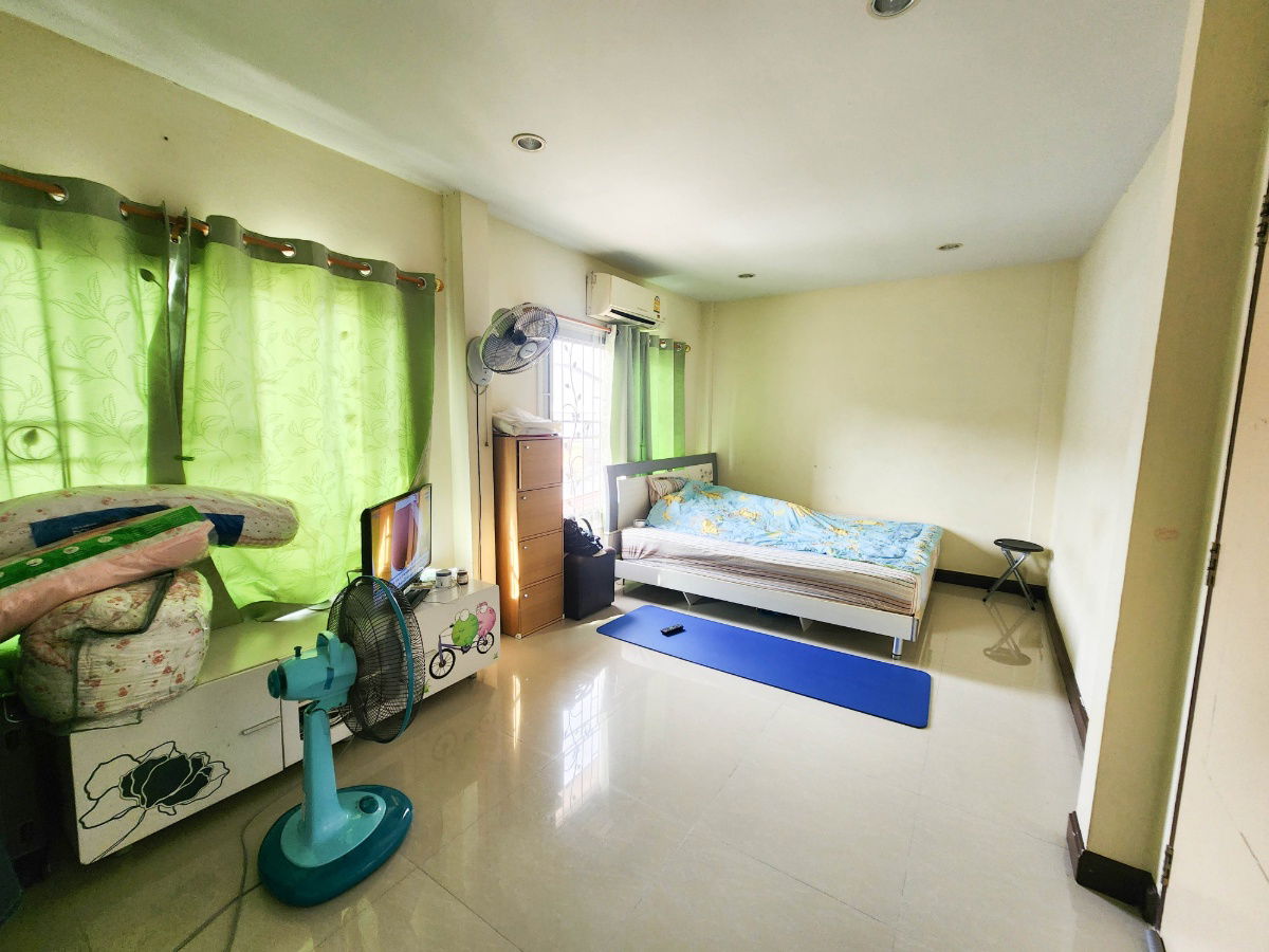 รูป ทั้งสงบแถมสะดวก! ขาย ทาวน์โฮม 2 ชั้น หมู่บ้านสินทวี พุทธสาคร กระทุ่มแบน เนื้อที่ 21 ตารางวา 3 ห้องนอน 3 ห้องน้ำ ต่อเติมเต็มพื้นที่ - รูปที่ 11/20