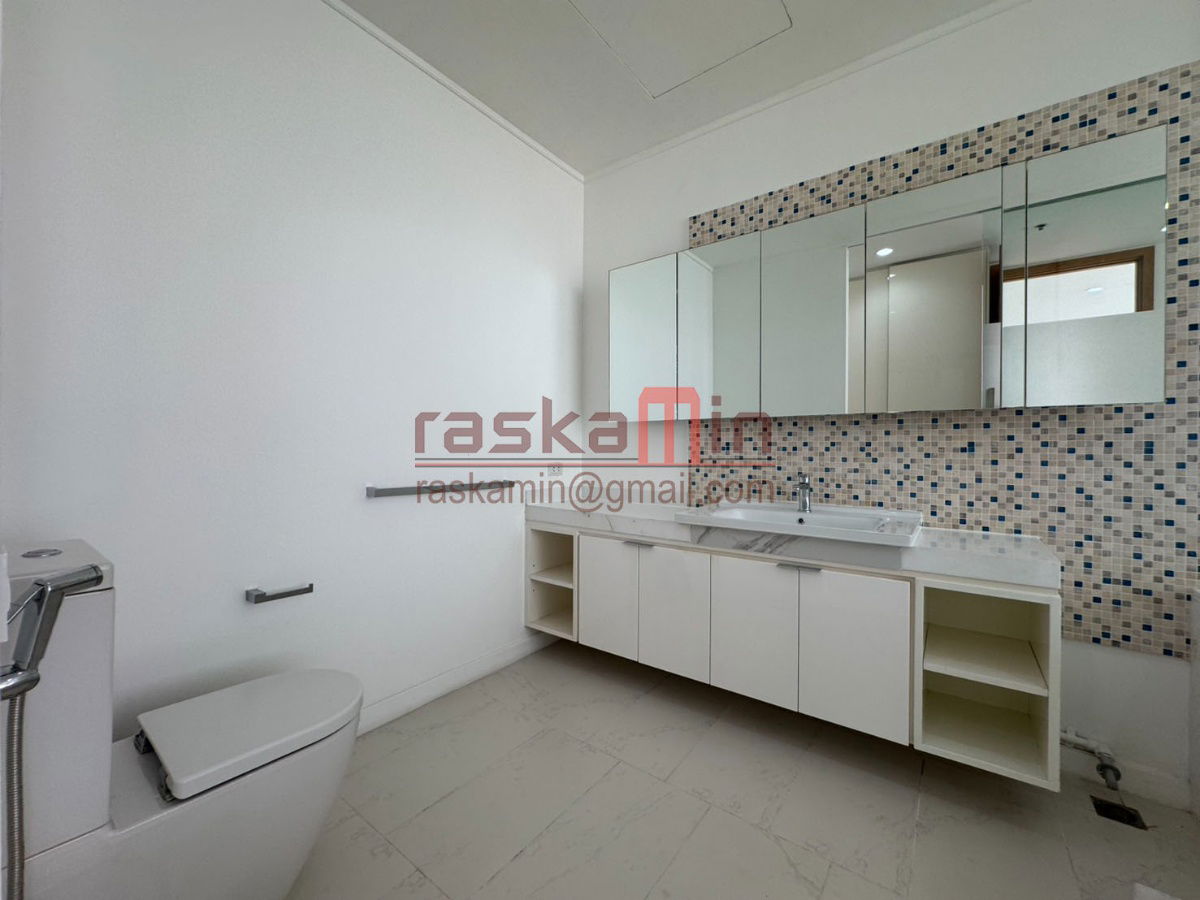 picture Luxury Beachfront Condo for Sale – Northpoint Wongamat - 14/38