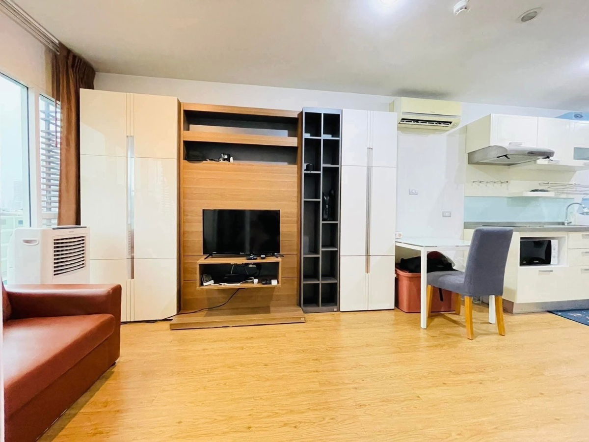 picture Forrent Tourmaline Gold Condominiums - 3/10