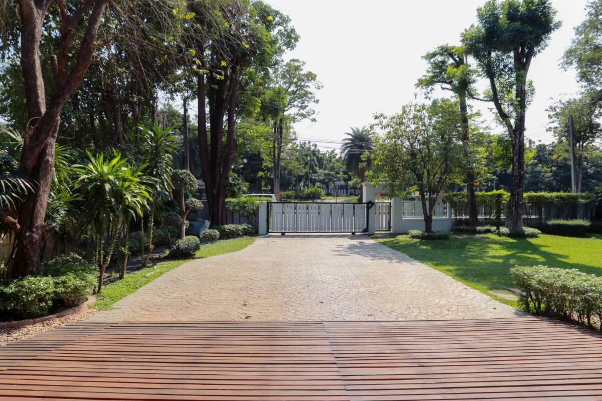 picture * Golden Nakara Onnut 65 for Sale *  4 bedrooms 5 bathrooms  - 45/50