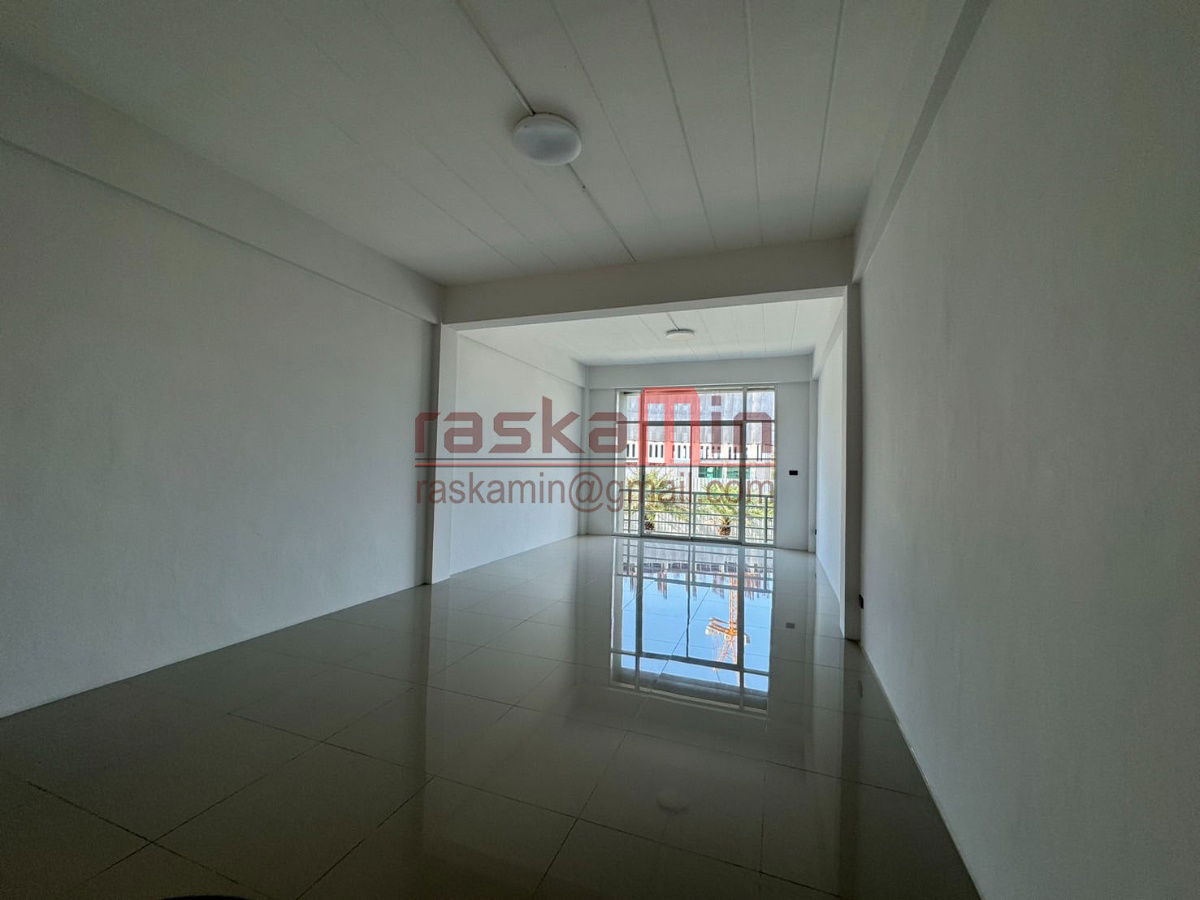 picture For Sale: 4-Storey Building on Thep Prasit Road, Pattaya - 9/14