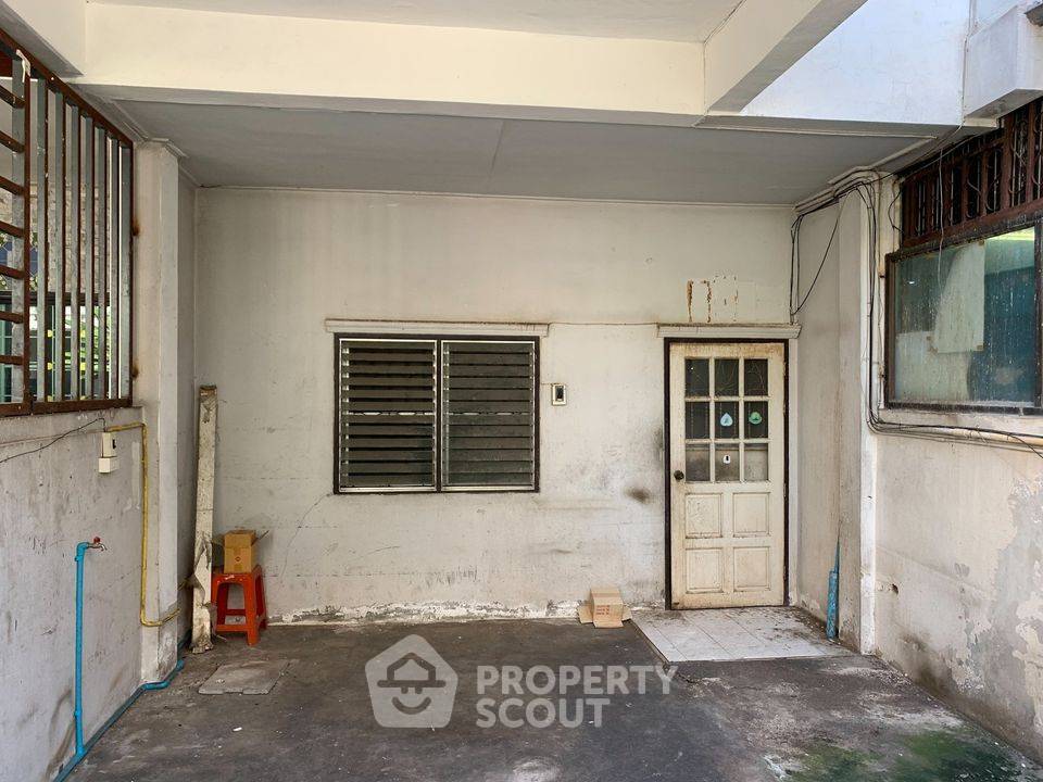 picture 4-BR Townhouse near MRT Fai Chai (ID 2229688) - 2/19