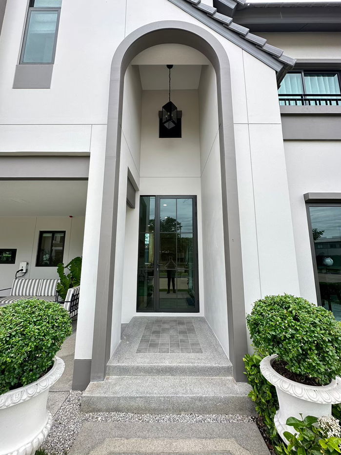 รูป ขายบ้านเดี่ยวแบบ Freesia | บ้านตัวอย่าง ทำเลต้นโครงการ | โครงการสราญสิริ บางนา พร้อมตกแต่งครบ เฟอร์นิเจอร์พรีเมียม พร้อมอยู่ทันที - รูปที่ 3/22