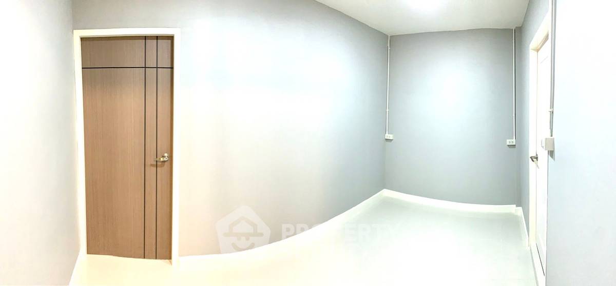 picture 2-BR Townhouse near MRT Bang Yi Khan (ID 2229687) - 26/44
