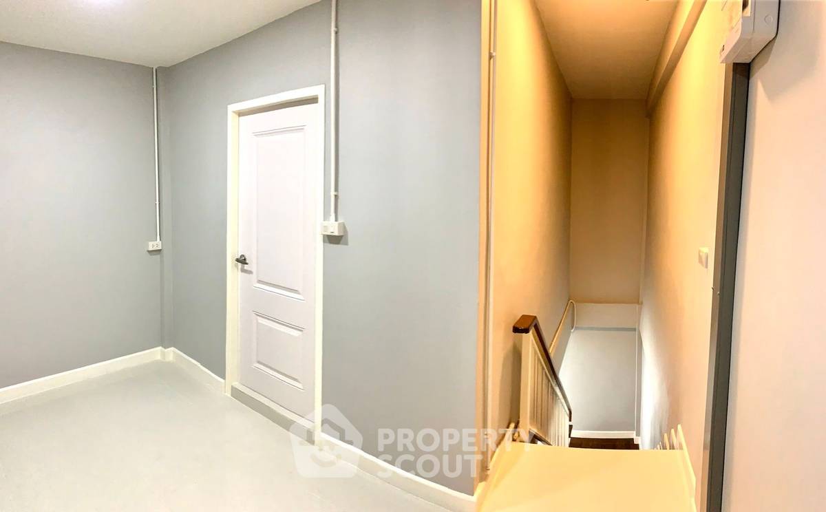picture 2-BR Townhouse near MRT Bang Yi Khan (ID 2229687) - 25/44
