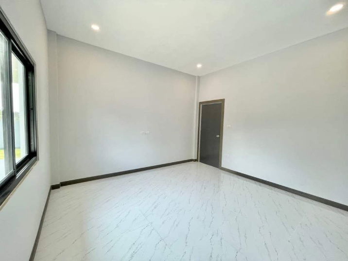 รูป ขายบ้านเดี่ยวพัทยา สร้างใหม่ พื้นที่เยอะ - รูปที่ 10/11