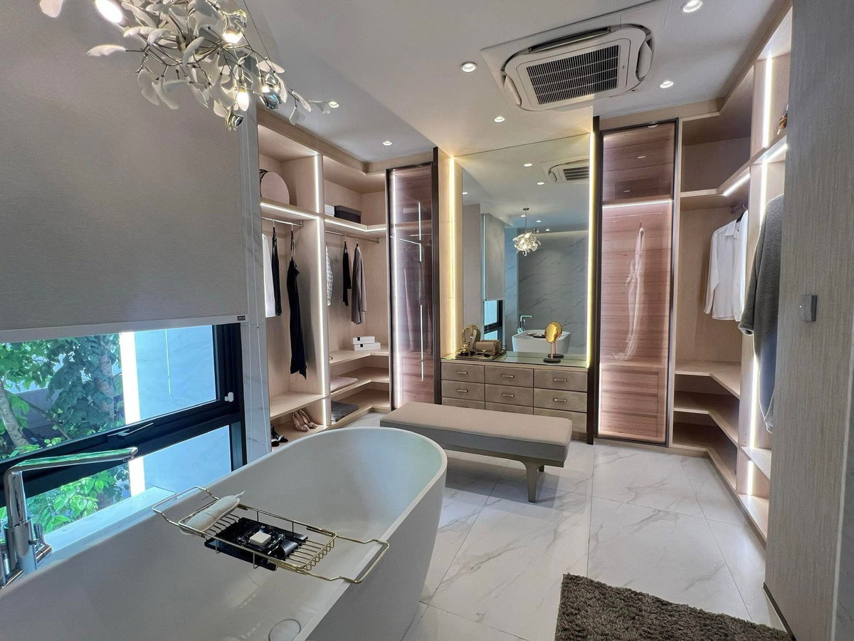 picture Urgent Sale! Brand-New Luxury Home at Park Heritage, Pattanakarn 20 - 10/19