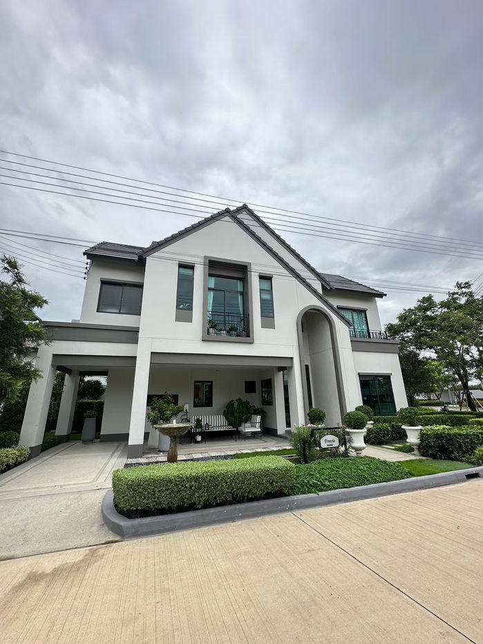 รูป ขายบ้านเดี่ยวแบบ Freesia | บ้านตัวอย่าง ทำเลต้นโครงการ | โครงการสราญสิริ บางนา พร้อมตกแต่งครบ เฟอร์นิเจอร์พรีเมียม พร้อมอยู่ทันที - รูปที่ 1/22