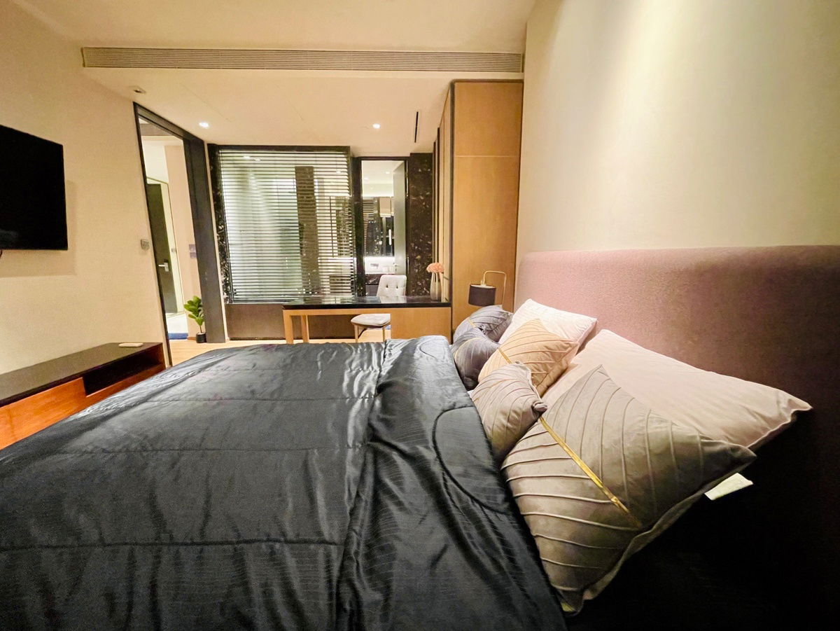 รูป ✅ ✅ BEATNIQ Sukhumvit 32 , Super Luxury 1 ห้องนอน ตกแต่งครบ พร้อมเข้าอยู่ ติดต่อไลน์ @bktasset หรือโทร 095-325-8928 - รูปที่ 2/8