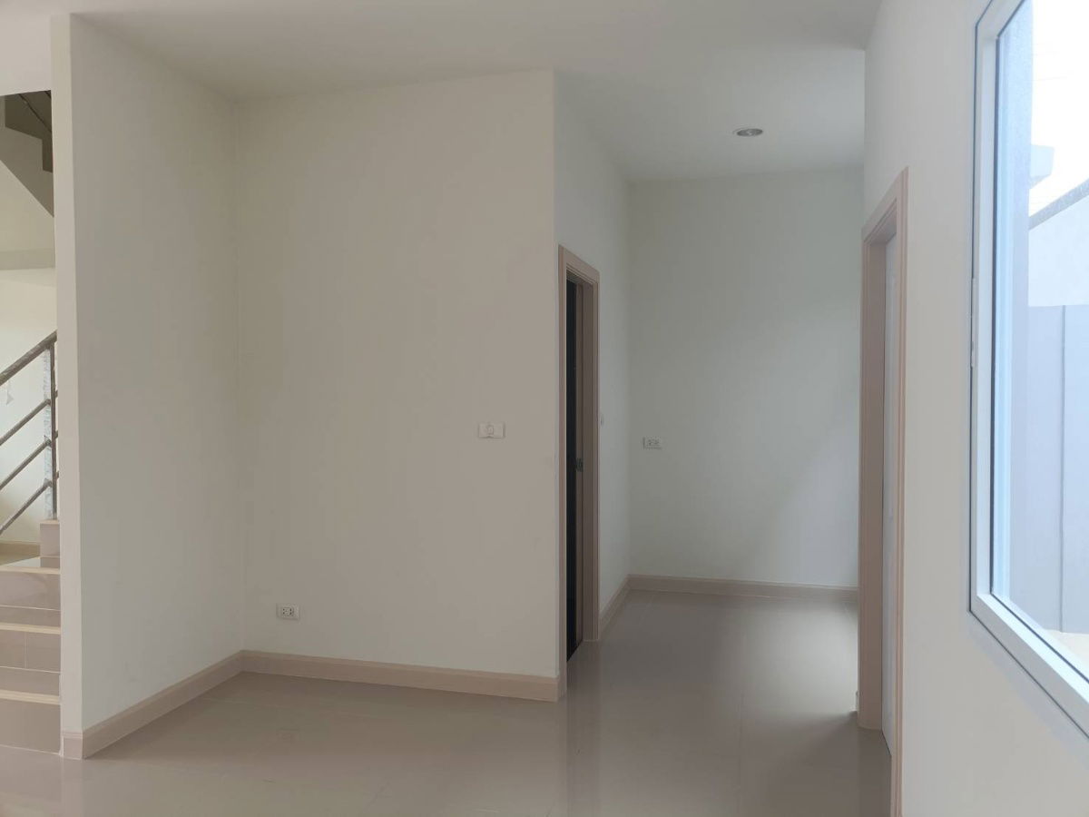 picture 2-story townhome for sale Sukniwet 12 Project Soi Pracha Uthit 33-Suksawat 64 - 7/16
