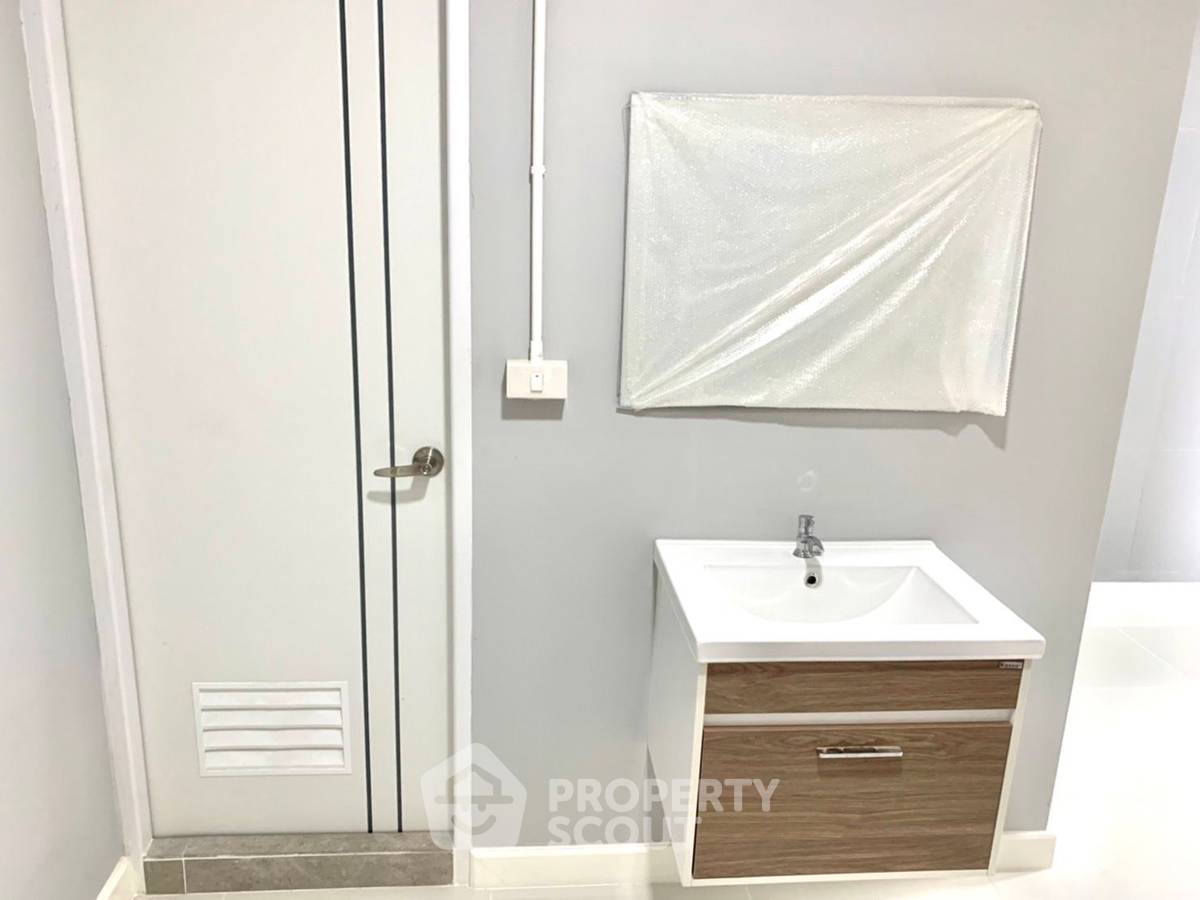 picture 2-BR Townhouse near MRT Bang Yi Khan (ID 2229687) - 13/44