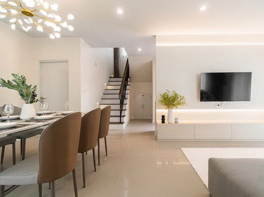 picture FOR RENT SETTHASIRI PATTANAKARN / 4 bedrooms 3 bathrooms / 62 Sqw. 200 Sqm. **85,000** CORNER HOUSE. CLOSE TO SUANLUANG R.9 PARK - 13/16