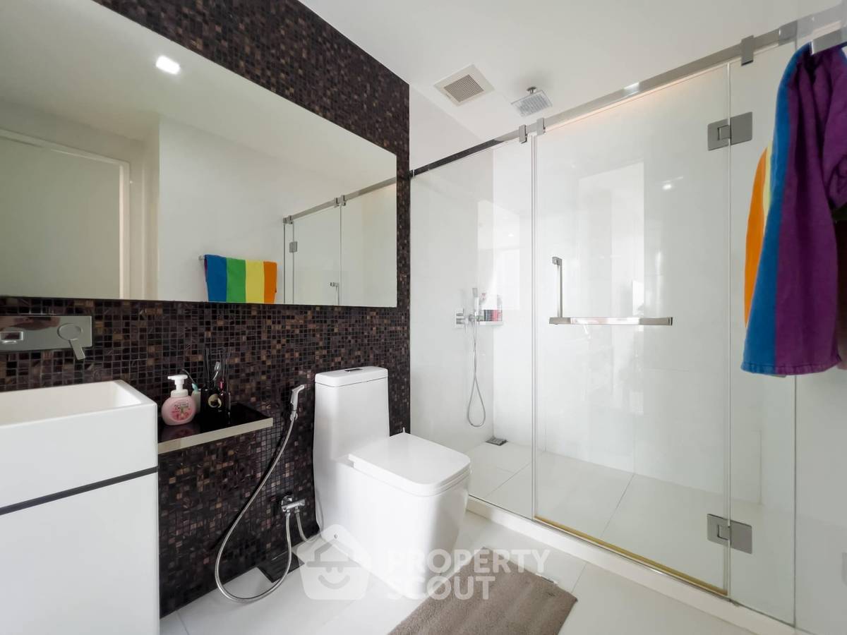 รูป คอนโด 2-ห้องนอน ที่ เดอะ รูม สุขุมวิท 69 ใกล้ BTS พระโขนง (ID 805081) - รูปที่ 2/12
