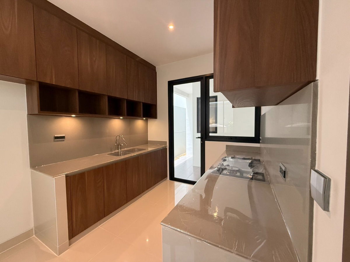 รูป บ้านหรู 3 ชั้น พร้อมลิฟท์ ทำเลกรุงเทพกรีฑา ราคาพิเศษปิดโครงการ  - รูปที่ 9/19
