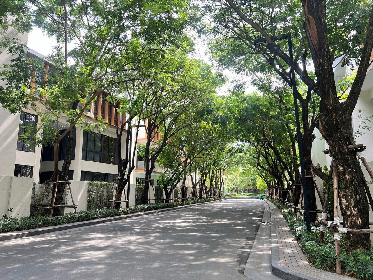 picture Urgent Sale! Brand-New Luxury Home at Park Heritage, Pattanakarn 20 - 2/19