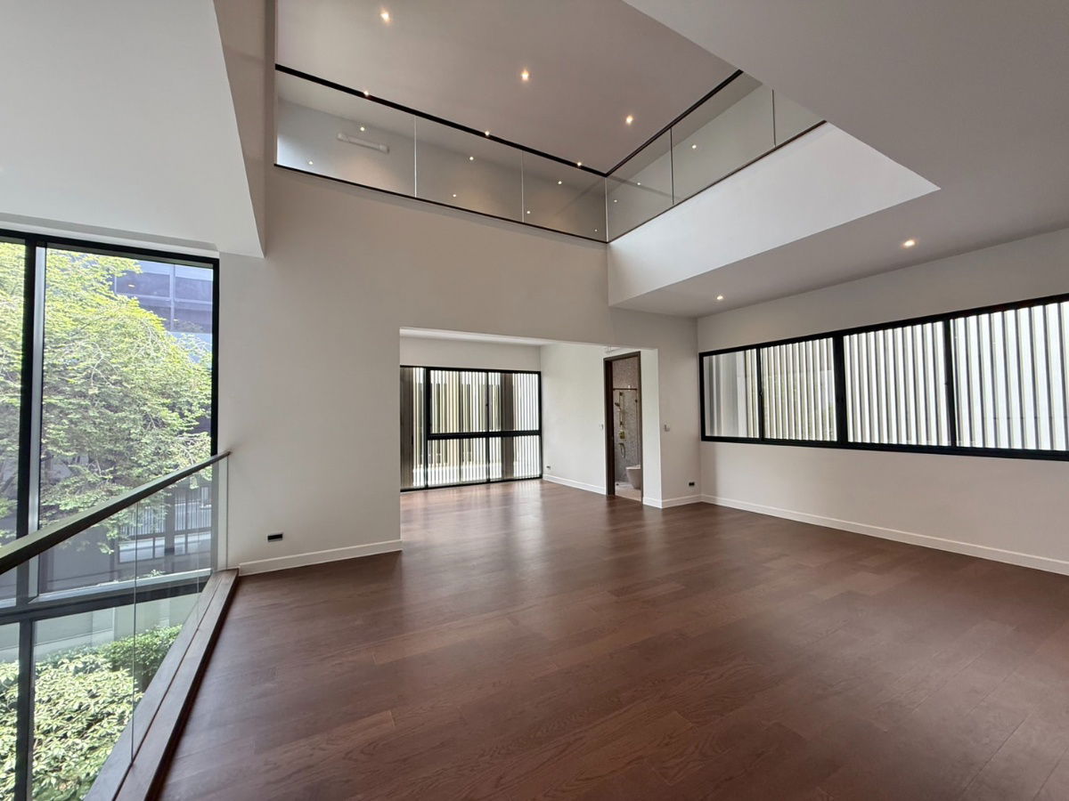 รูป บ้านหรู 3 ชั้น พร้อมลิฟท์ ทำเลกรุงเทพกรีฑา ราคาพิเศษปิดโครงการ  - รูปที่ 12/19