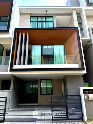 Townhouses for sale Krungthep Kreetha Road : 3-BR Townhouse at Nirvana Define Srinakarin-Rama9 in Saphan Sung (ID 2150529)