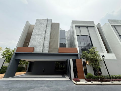บ้านหรู 3 ชั้น พร้อมลิฟท์ ทำเลกรุงเทพกรีฑา ราคาพิเศษปิดโครงการ 