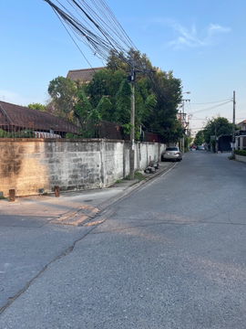 Single-Storey House with Land for Sale – 1,044 sqm, Only 5 Minutes from MRT Lat Phrao, Prime Location with Multiple Access Roads