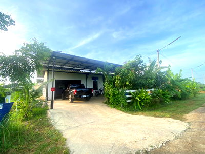 บ้านเดี่ยว ชลบุรี : ขายบ้าน1ชั้นโฉนด2แปลงติดกัน ..